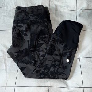 Lululemon inky floral soot 7/8 crop